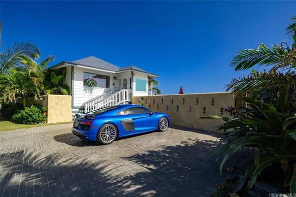 $2,180,000 | 53-823 Kamehameha Highway, Hauula, HI 96717