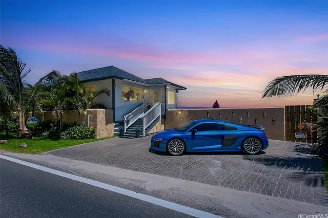 $2,180,000 | 53-823 Kamehameha Highway, Hauula, HI 96717