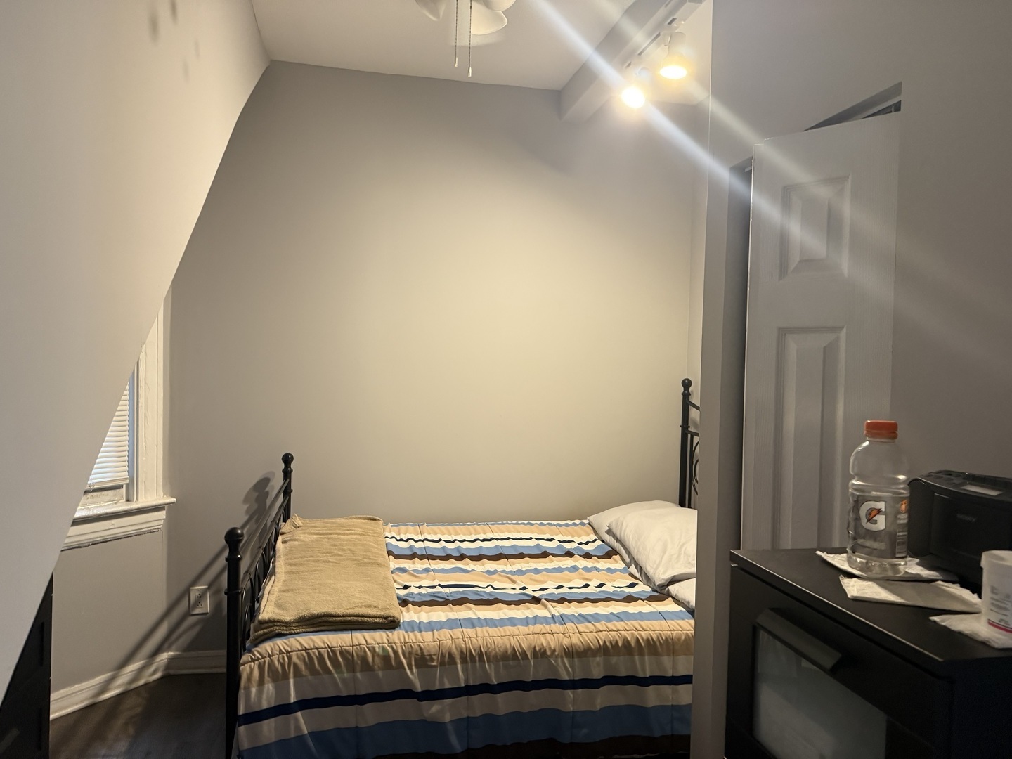 827 North Fairfield Avenue Chicago, IL 60622 - Photo 12 of 55 a bedroom with a bed and a window