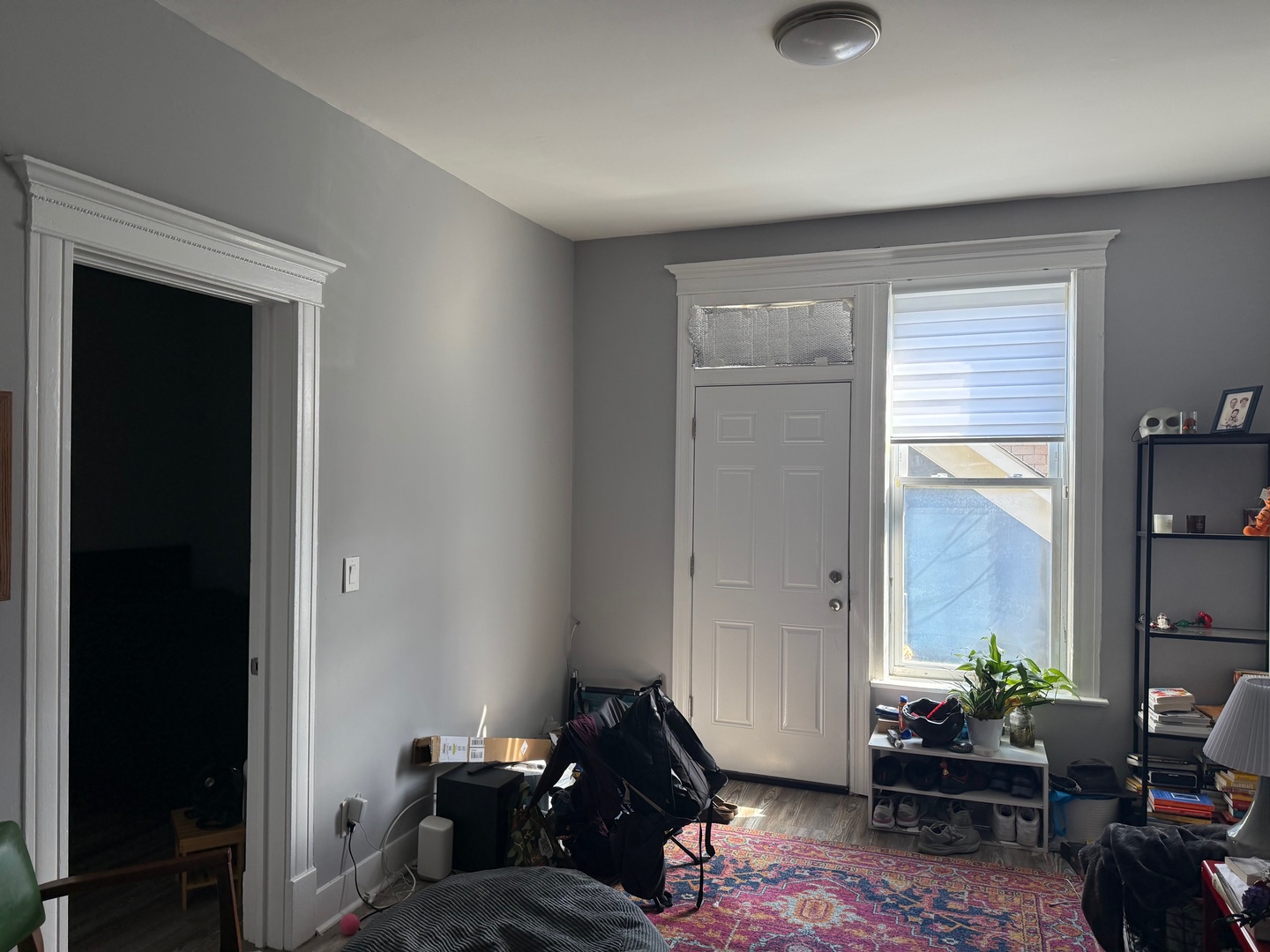 827 North Fairfield Avenue Chicago, IL 60622 - Photo 17 of 55 a room with furniture and a window