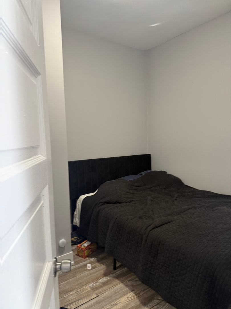827 North Fairfield Avenue Chicago, IL 60622 - Photo 18 of 55 a bedroom with a bed and wooden floor