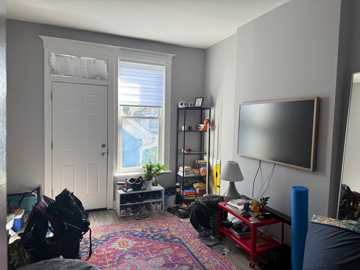 827 North Fairfield Avenue Chicago, IL 60622 - Photo 19 of 55 a living room with furniture and a flat screen tv