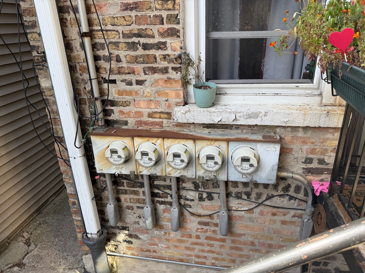 827 North Fairfield Avenue Chicago, IL 60622 - Photo 22 of 55 a view of water heater room