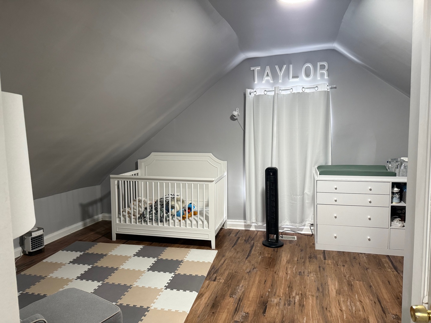 827 North Fairfield Avenue Chicago, IL 60622 - Photo 29 of 55 a view of a room with gym equipment