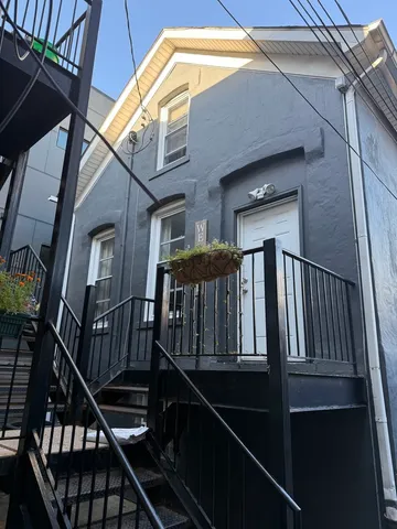 a view of entryway with a front door