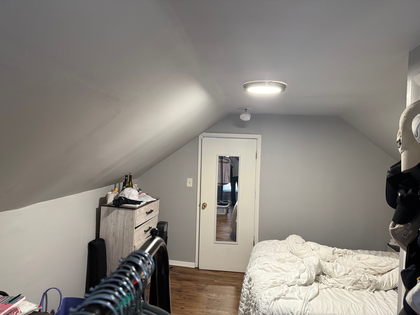 827 North Fairfield Avenue Chicago, IL 60622 - Photo 33 of 55 a bedroom with a bed and a view of bathroom