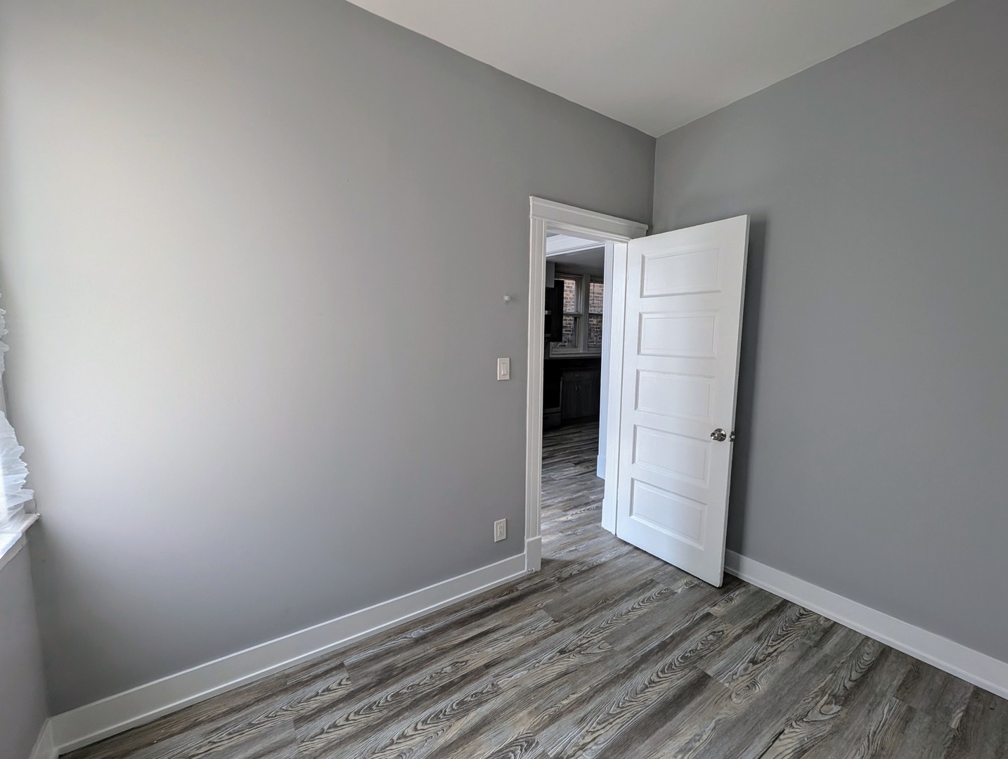 827 North Fairfield Avenue Chicago, IL 60622 - Photo 41 of 55 wooden floor in an empty room