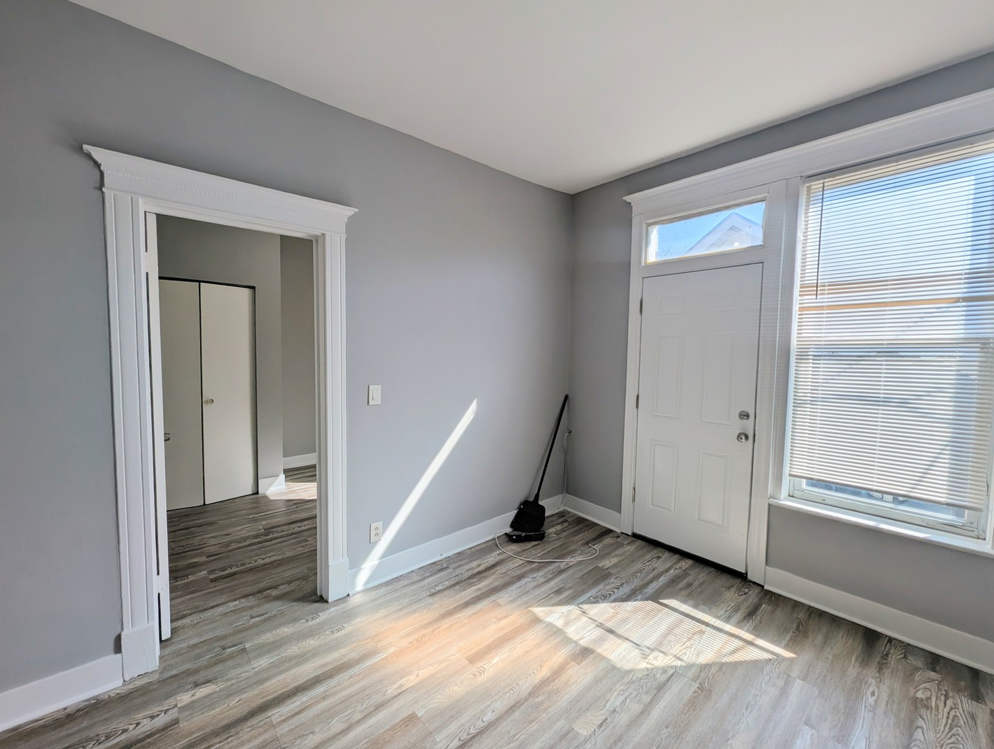 827 North Fairfield Avenue Chicago, IL 60622 - Photo 53 of 55 a view of a livingroom with wooden floor and a window