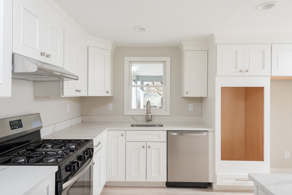 503 Hatherly Road Scituate, MA 02066 - Photo 11 of 30 Gallery Image 11