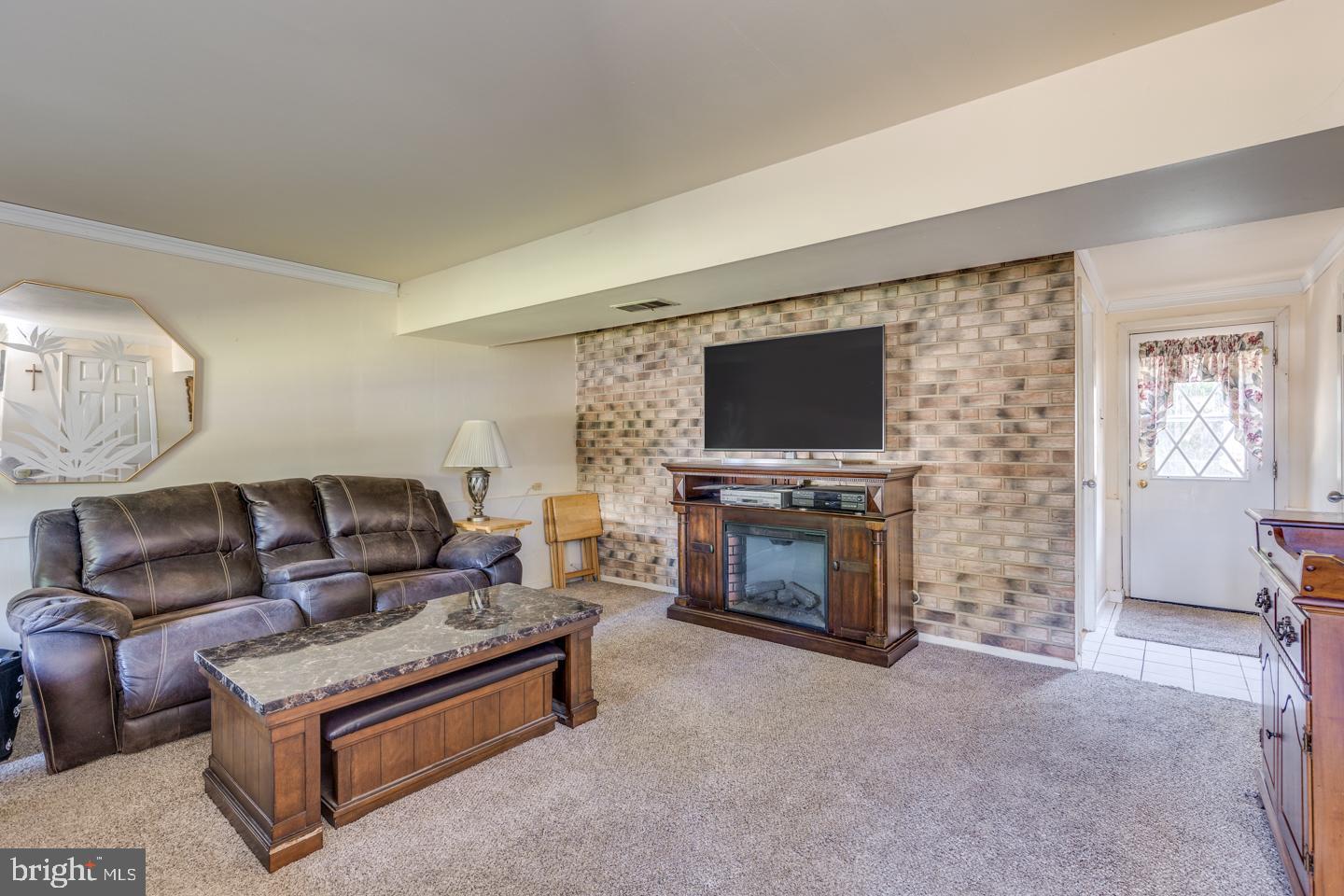 606 Jamestown Road Beverly, NJ 08010 - Photo 5 of 31