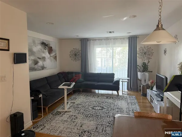 $4,500 | 37 Park Row, Unit 2, Wallington, NJ 07057