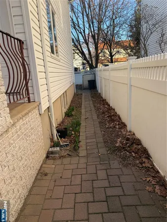 a view of a pathway with a white house