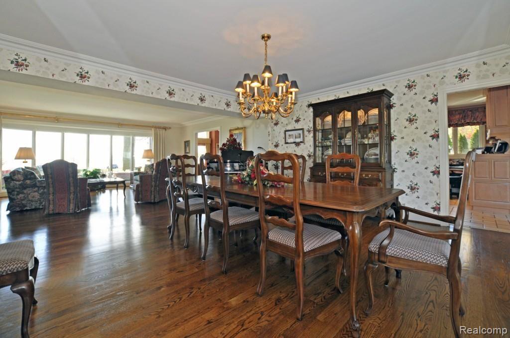 579 Lake Shore Road Grosse Pointe, MI 48236 - Photo 9 of 84 9.jpg