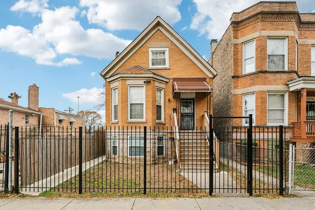 $335,000 | 6748 South Wabash Avenue, Chicago, IL 60637