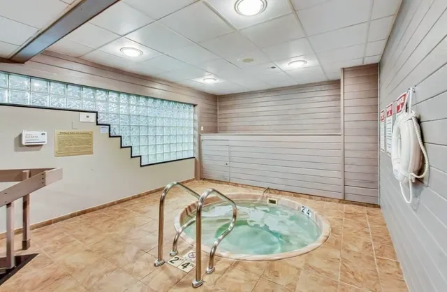 $2,000 | 10 East Ontario Street, Unit 2806, Chicago, IL 60611