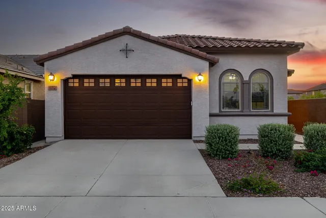 $2,600 | 4352 North 91st Glen, Phoenix, AZ 85037