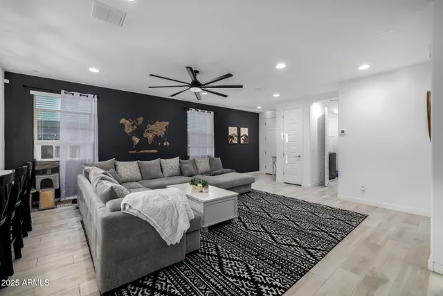 $2,600 | 4352 North 91st Glen, Phoenix, AZ 85037