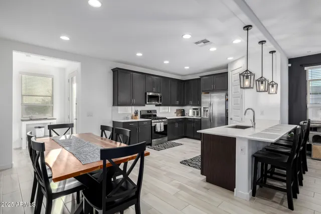 $2,600 | 4352 North 91st Glen, Phoenix, AZ 85037