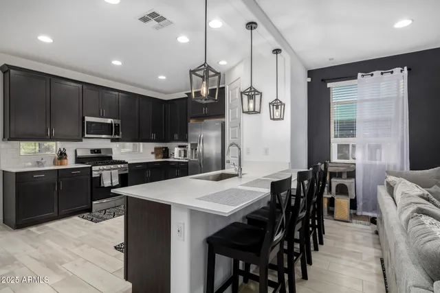 $2,600 | 4352 North 91st Glen, Phoenix, AZ 85037