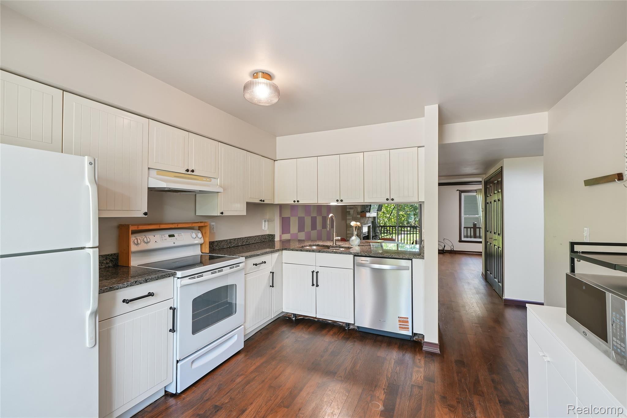 826 Seville Row Detroit, MI 48202 - Photo 16 of 44 DSC07868.jpg