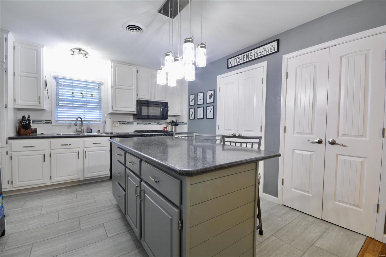 204 North Point Road Fairview Heights, IL 62208 - Photo 13 of 26