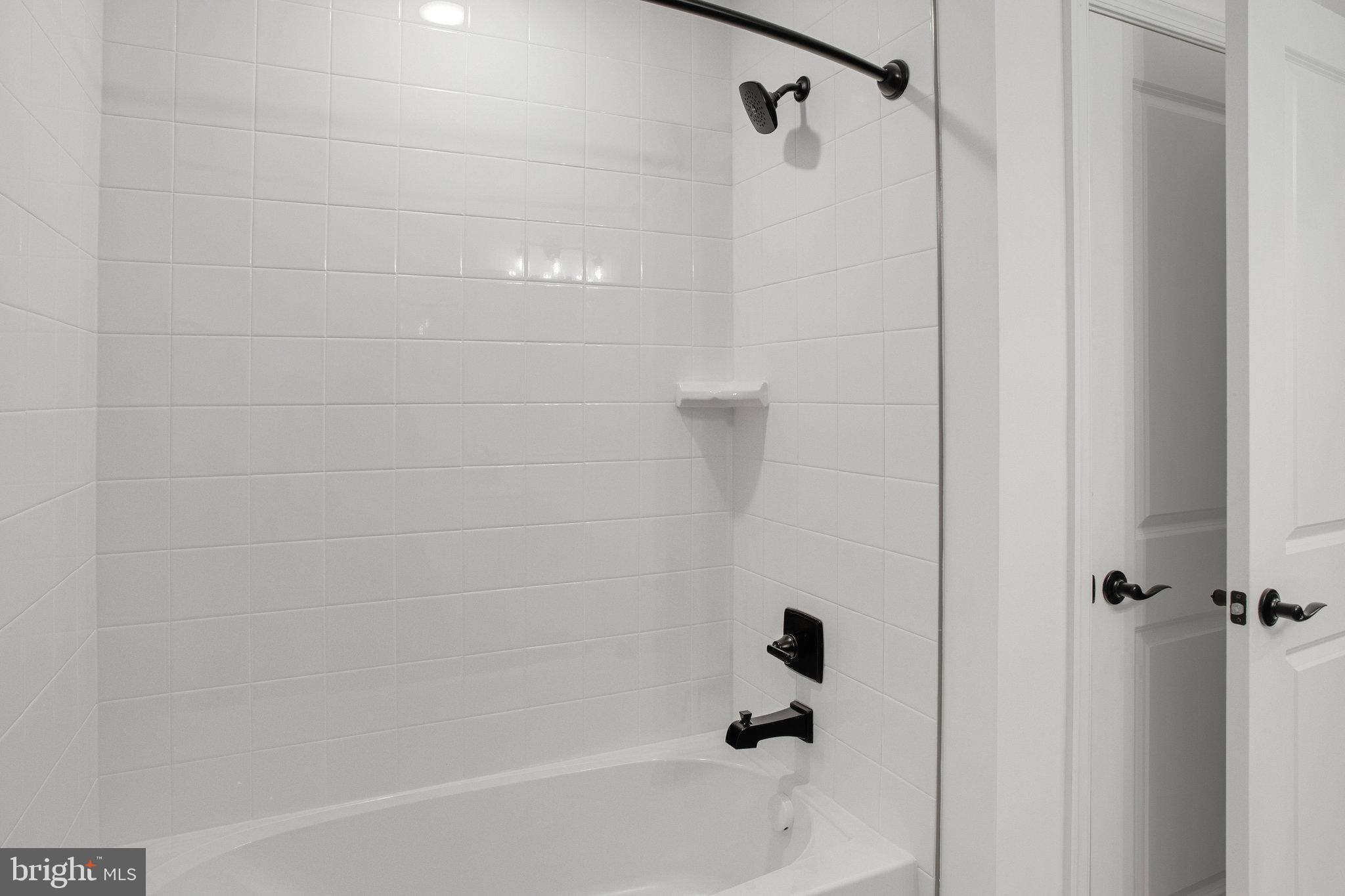 2005 Divot Drive Culpeper, VA 22701 - Photo 28 of 46 a bathroom with a bathtub