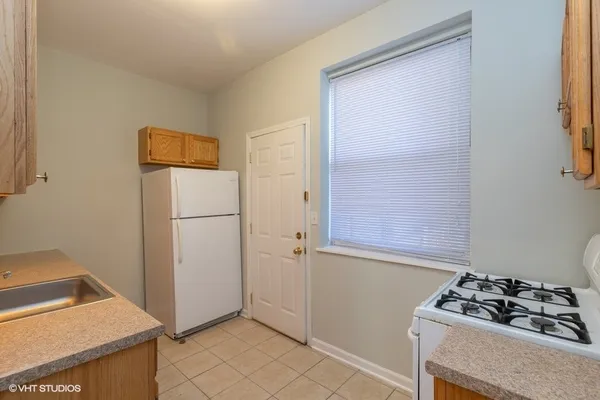 $1,495 | 439 East Oakwood Boulevard, Unit 53, Chicago, IL 60653