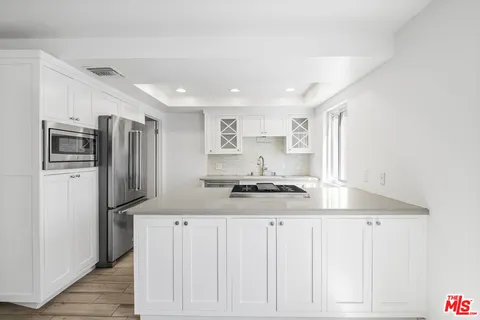 $599,000 | 18333 Hatteras Street, Unit 77, Tarzana, CA 91356