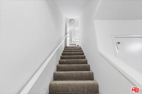 $599,000 | 18333 Hatteras Street, Unit 77, Tarzana, CA 91356