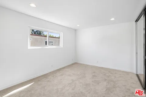 $599,000 | 18333 Hatteras Street, Unit 77, Tarzana, CA 91356