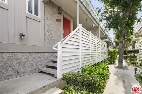 $599,000 | 18333 Hatteras Street, Unit 77, Tarzana, CA 91356