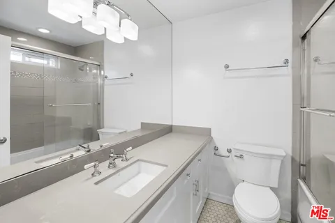 $599,000 | 18333 Hatteras Street, Unit 77, Tarzana, CA 91356