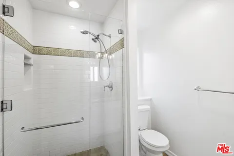 $599,000 | 18333 Hatteras Street, Unit 77, Tarzana, CA 91356