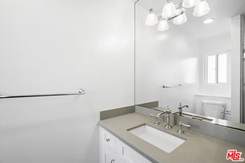 $599,000 | 18333 Hatteras Street, Unit 77, Tarzana, CA 91356