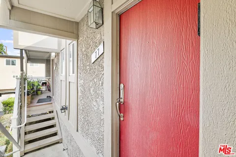 $599,000 | 18333 Hatteras Street, Unit 77, Tarzana, CA 91356