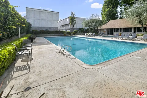 $599,000 | 18333 Hatteras Street, Unit 77, Tarzana, CA 91356