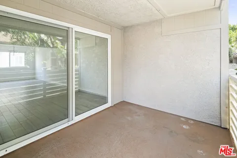 $599,000 | 18333 Hatteras Street, Unit 77, Tarzana, CA 91356