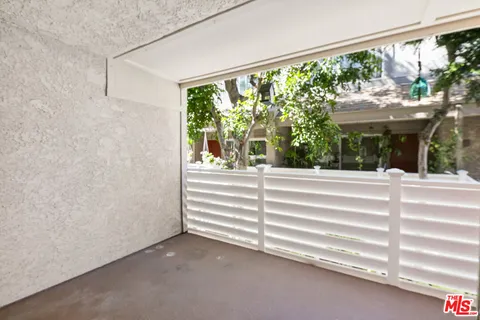 $599,000 | 18333 Hatteras Street, Unit 77, Tarzana, CA 91356