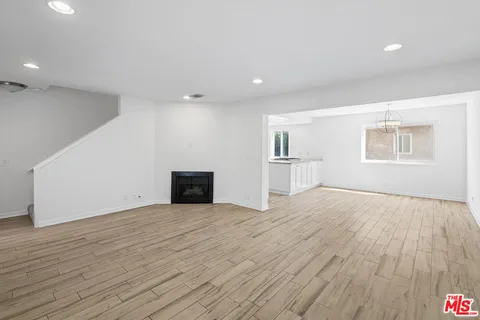 $599,000 | 18333 Hatteras Street, Unit 77, Tarzana, CA 91356