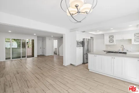 $599,000 | 18333 Hatteras Street, Unit 77, Tarzana, CA 91356