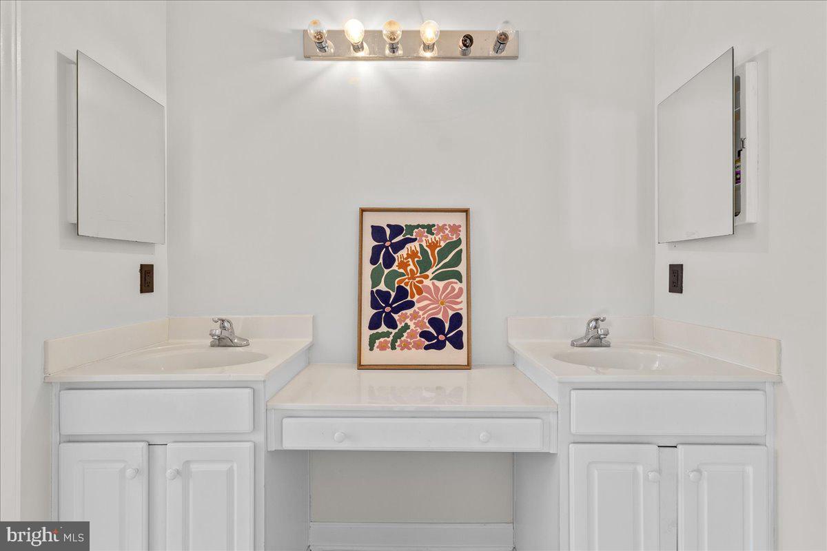 2206 Green Ginger Circle Accokeek, MD 20607 - Photo 41 of 45 Shared Bathroom