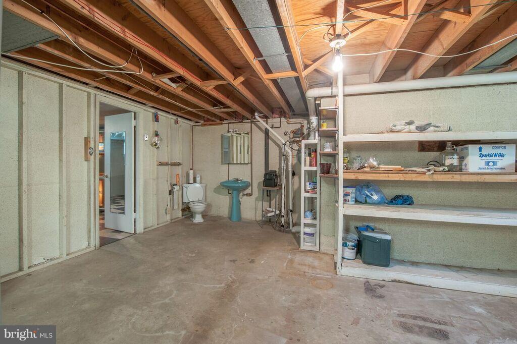 3824 Offutt Road Randallstown, MD 21133 - Photo 22 of 27 a view of empty room with cabinet