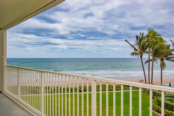 $659,000 | 3101 South Ocean Boulevard, Unit 322, Highland Beach, FL 33487