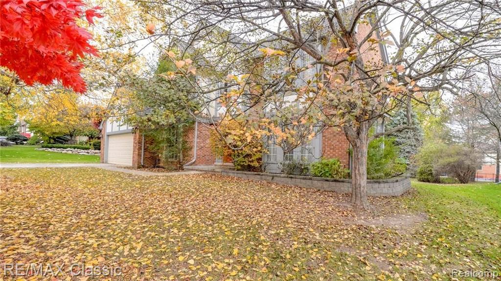 688 Sunlight Drive Rochester Hills, MI 48309 - Photo 4 of 63