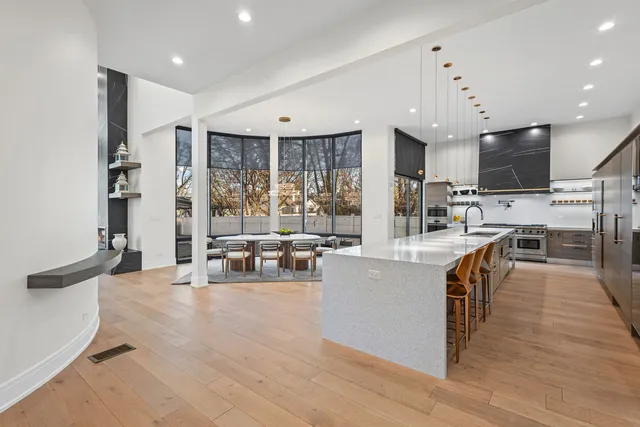 $2,699,000 | 2110 Pfingsten Road, Northbrook, IL 60062