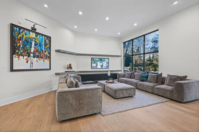 $2,699,000 | 2110 Pfingsten Road, Northbrook, IL 60062