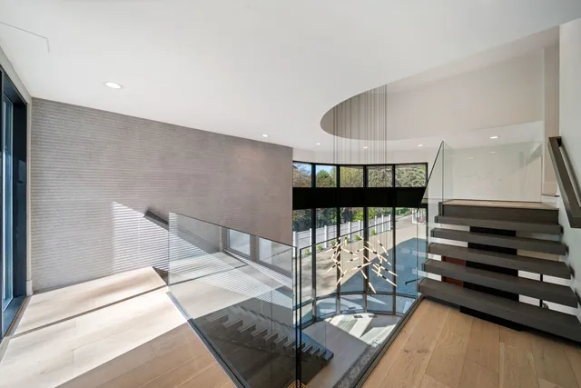 $2,699,000 | 2110 Pfingsten Road, Northbrook, IL 60062