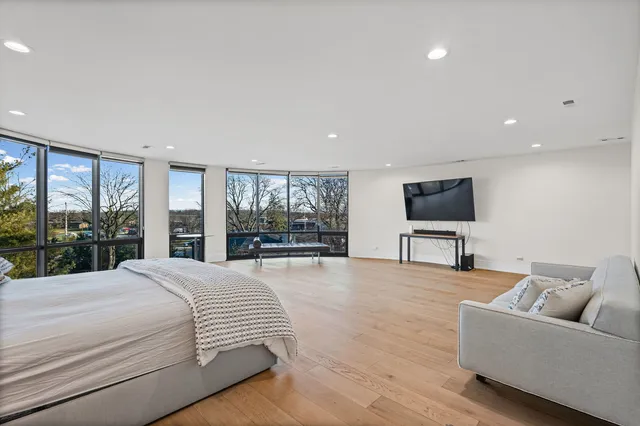 $2,699,000 | 2110 Pfingsten Road, Northbrook, IL 60062