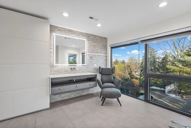 $2,699,000 | 2110 Pfingsten Road, Northbrook, IL 60062