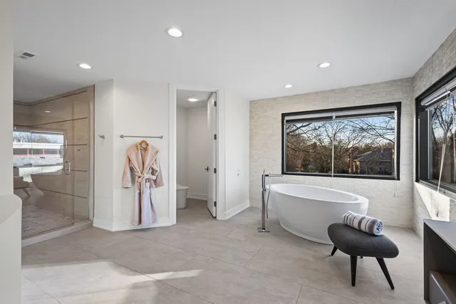 $2,699,000 | 2110 Pfingsten Road, Northbrook, IL 60062